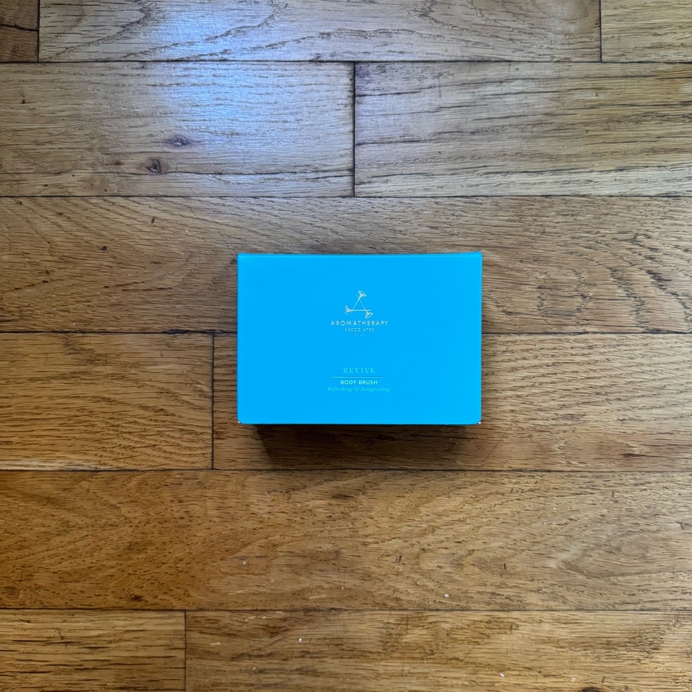 NWT Aromatherapy Associates Revive body brush (O/S)